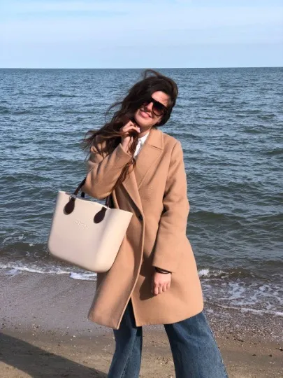 Олександра вдома, поруч з Азовським морем, 2021 рік