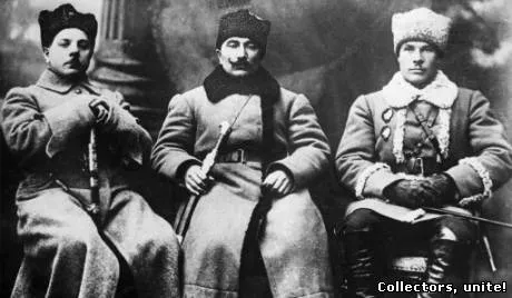 Майбутні уславлені радянські маршали - Климент Ворошилов (зліва), Семен Будьонний (в центрі) та Семе