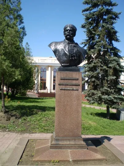 10 фактів про Олександра Пархоменка