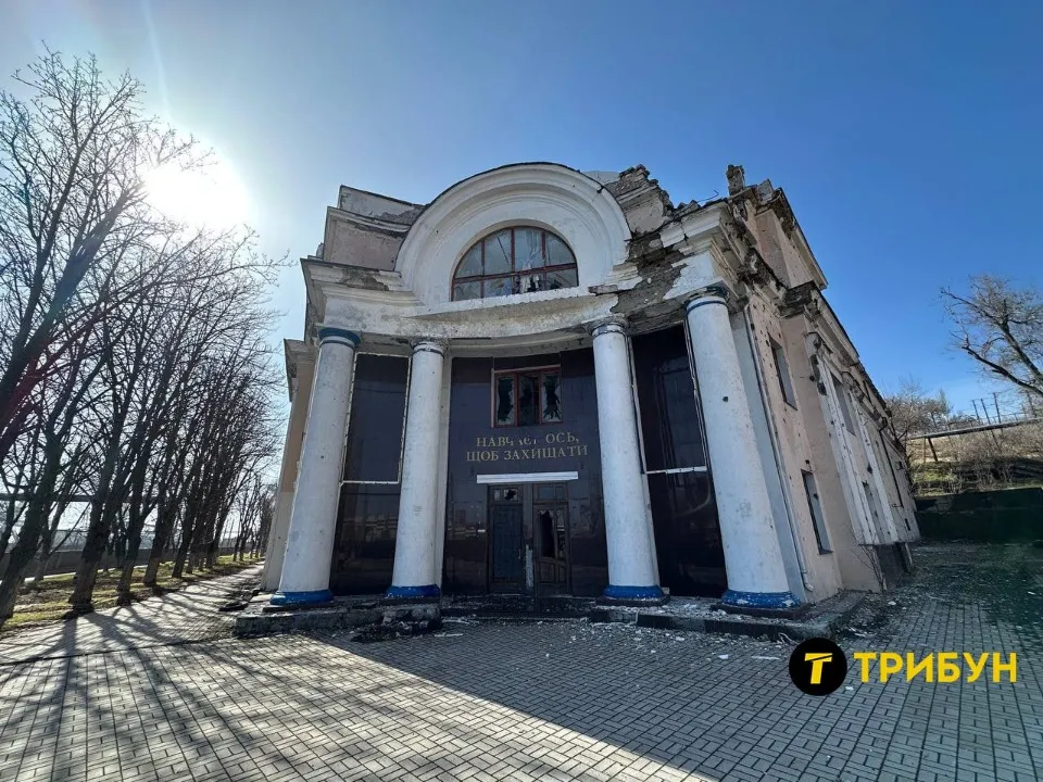 будівля Донецького юридичного інституту МВС України