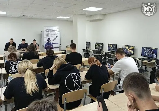 Маріупольських студентів навчають управлінню БПЛА