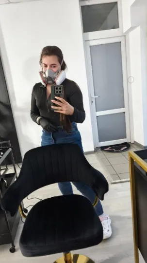 Робота майстром з відновлення волосся потребує дисципліни і техніки