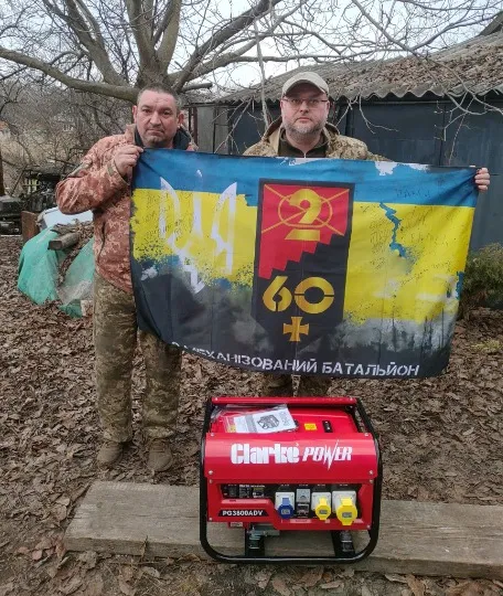Благодійники передали генератори та гуманітарку переселенцям у Дніпрі та Києві