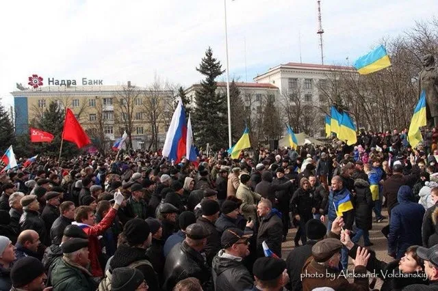 Напад на український мітинг. Автор: Олександр Волчанський