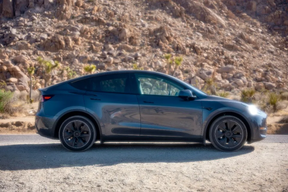 автомобіль Tesla Model Y