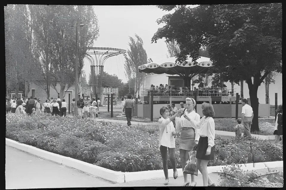 Покровськ, 1995 рік. bahmut.in.ua