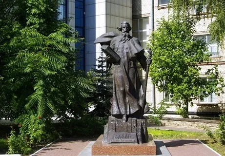 Пам'ятник Володимиру Далю біля університету, Луганськ