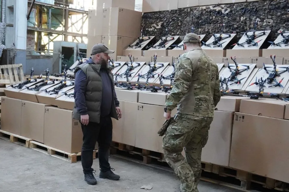 Влада Луганщини передала позашляховики та партію дронів ЗСУ