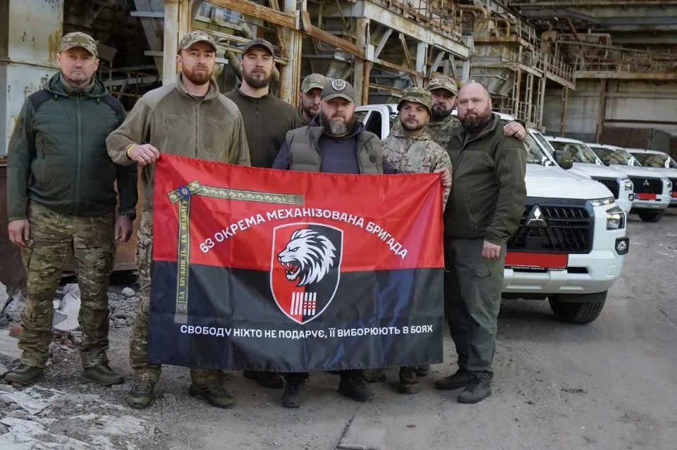 Влада Луганщини передала позашляховики та партію дронів ЗСУ