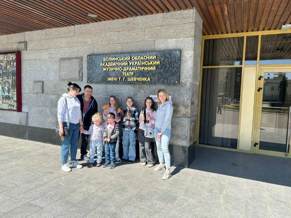 Луганчани відвідали 2 спектаклі