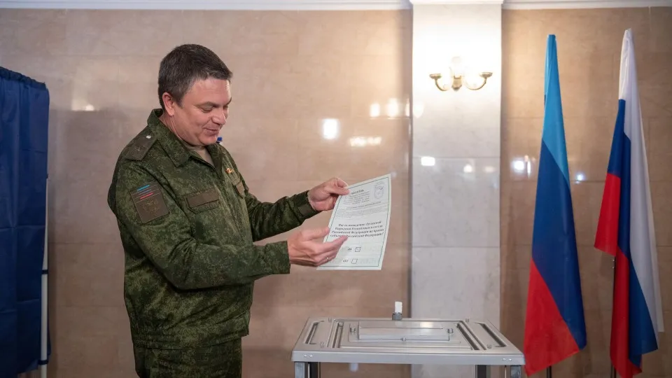 “Очільник ЛНР” Леонід Пасічник на “референдумі”