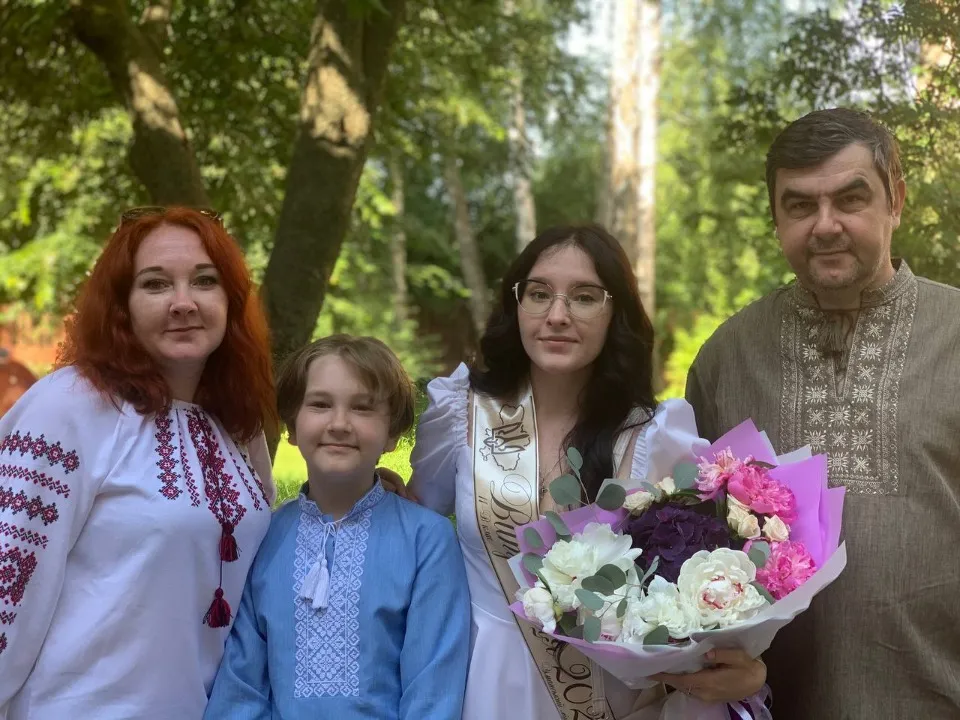 Софія з батьками та братом