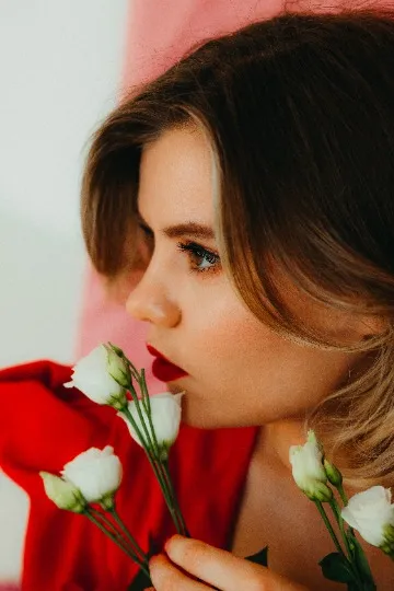 Валерія Степова Півонія — викладачка вокалу, авторка пісень і виконавиця