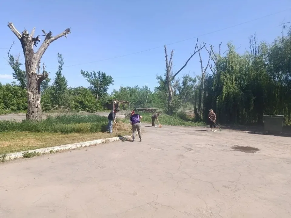 Прибирання в окупованій Авдіївці
