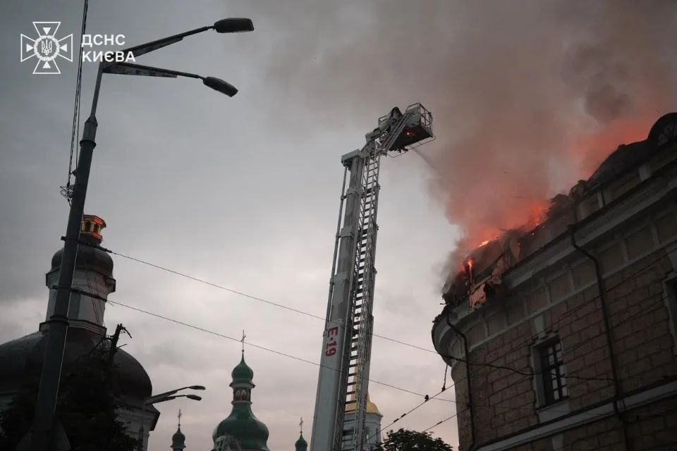 Внаслідок обстрілу постраждала Києво-Печерська лавра