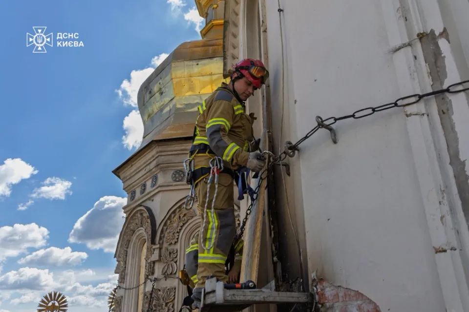 У Києві відновлюють Свято-Успенський собор