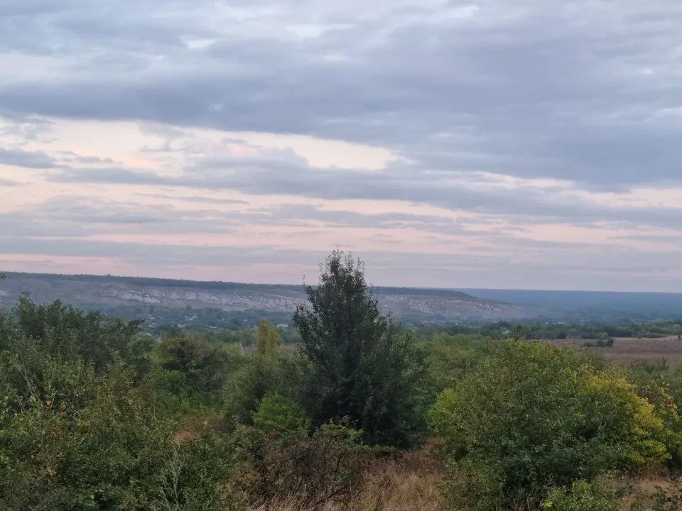 Вигляд на крейдяні гори селища Нижнє. Фото Вікторії Пилипенко