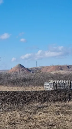 Вигляд на терикон з селища Нижнє. Фото Вікторії Пилипенко
