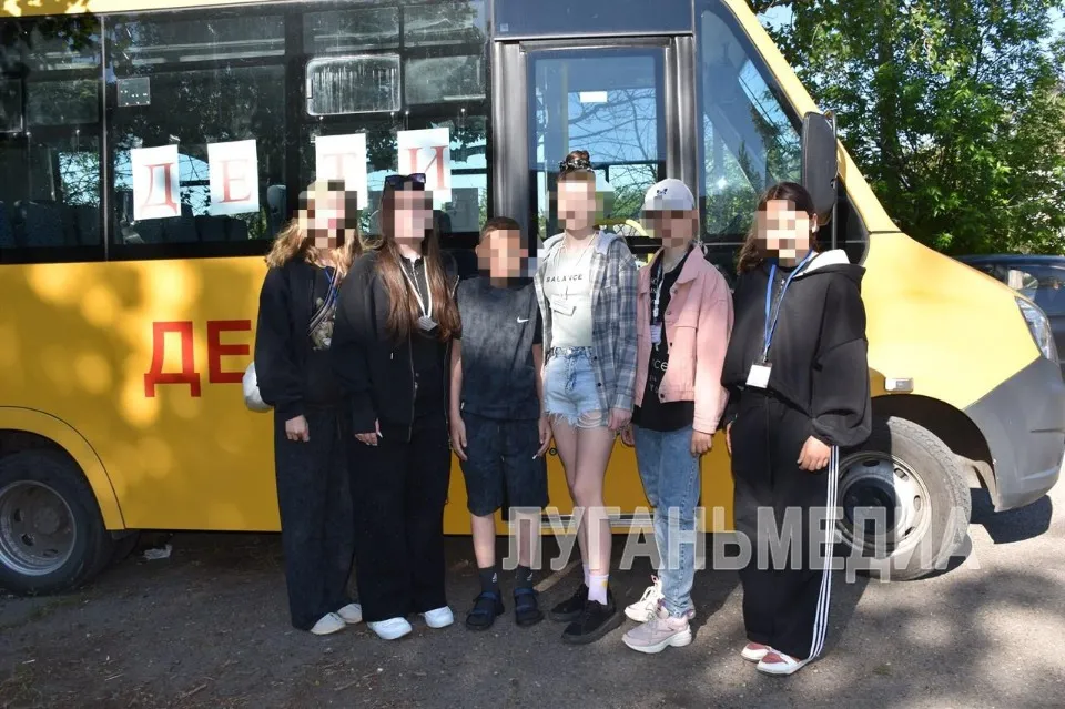 Окупаційні джерела. Діти з Перевальська їдуть у табір в Ростовську область