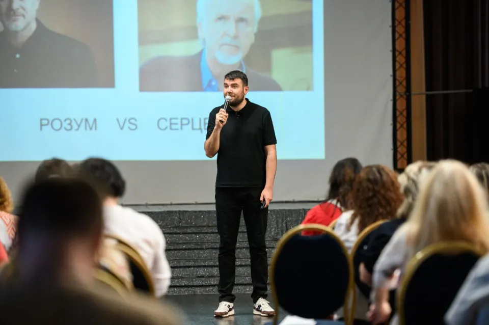 Артур Пройдаков, автор книги «Ну хто так робить? Як навчити дитину вчитися?»