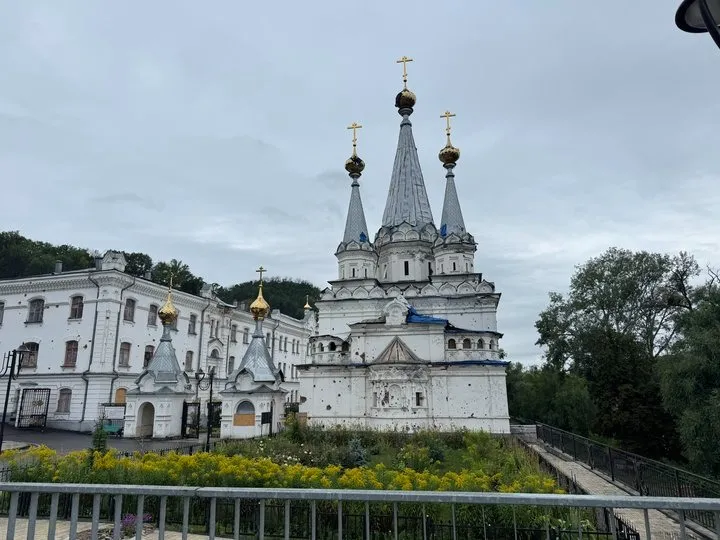 Святогірськ перебуває під регулярними обстрілами