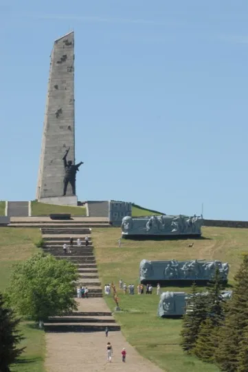 З мережі. Меморіальний комплекс на Савур-Могилі