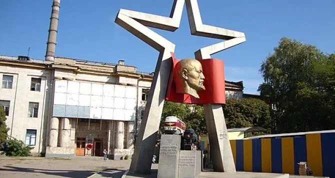 Локомотив 2ТЕ10Л (“Луганка”). Вікіпедія