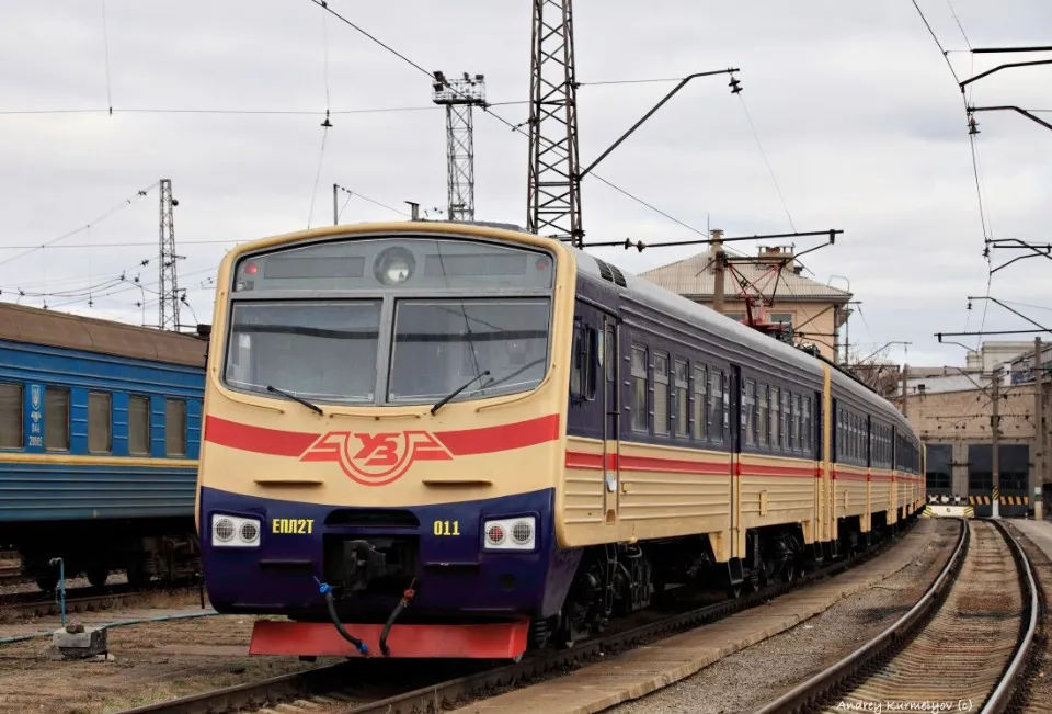 Електропоїзд виробництва ПРАТ “Луганськтепловоз” 2000-і роки. Вікіпедія