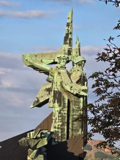 Монумент,Твоїм визволителям, Донбасе