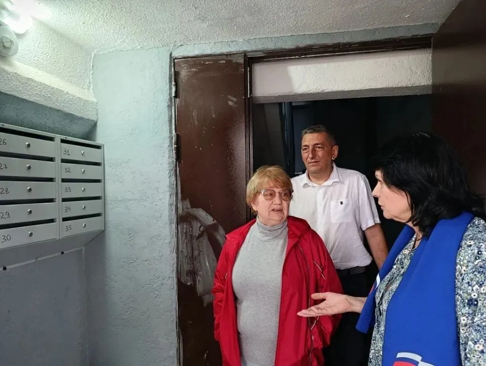 “Адміністрація” Рубіжного. “Відновлення” житлових будинків