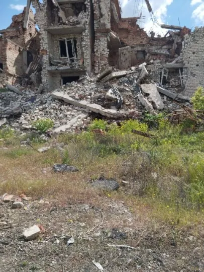 Місцеві чати. Зруйнована Мар'їнка