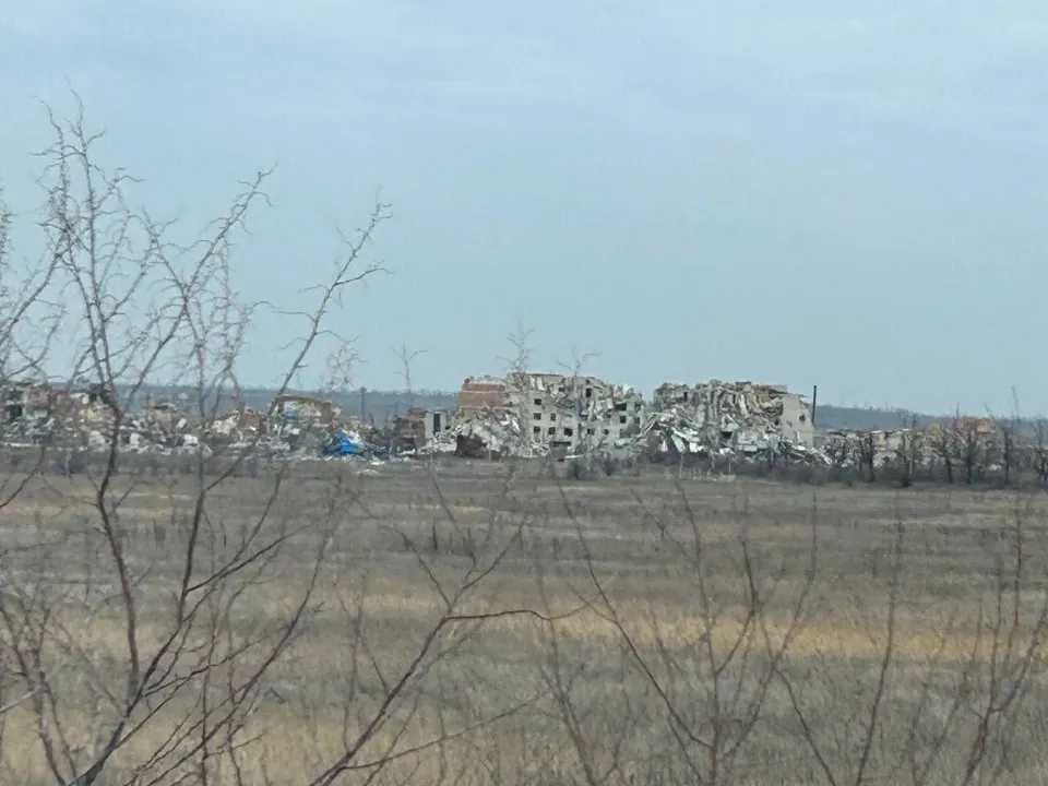 Місцеві чати. Зруйнована Мар'їнка