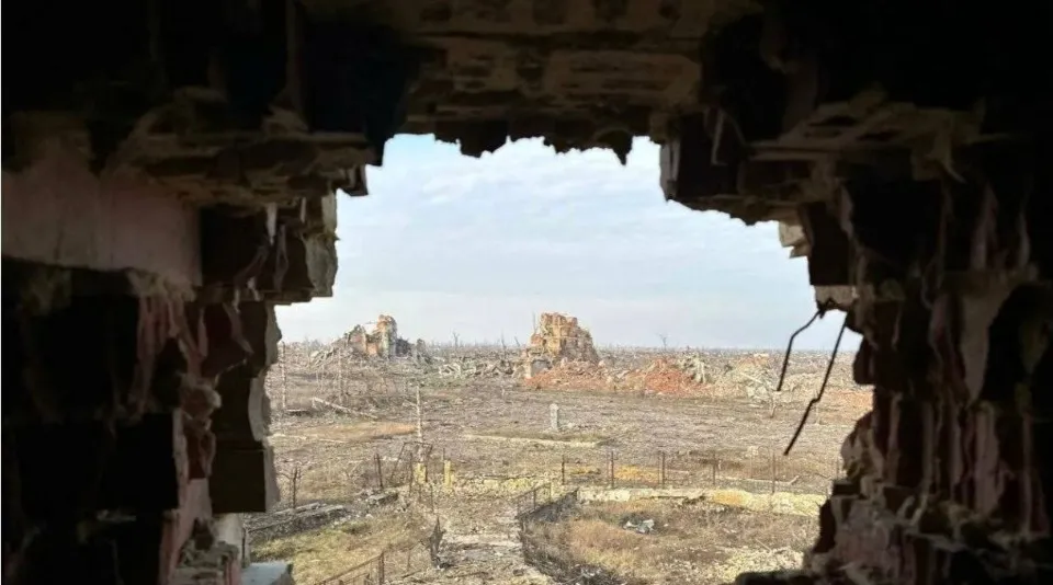 Місцеві чати. Зруйнована Мар'їнка
