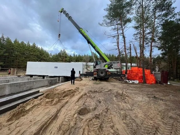 “ЛІЦ”. Встановлення модулей майбутнього відділення