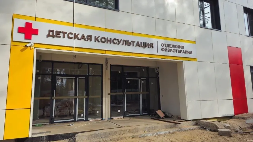 “ЛІЦ”. Будівництво дитячого відділення: завершення оздоблення фасаду