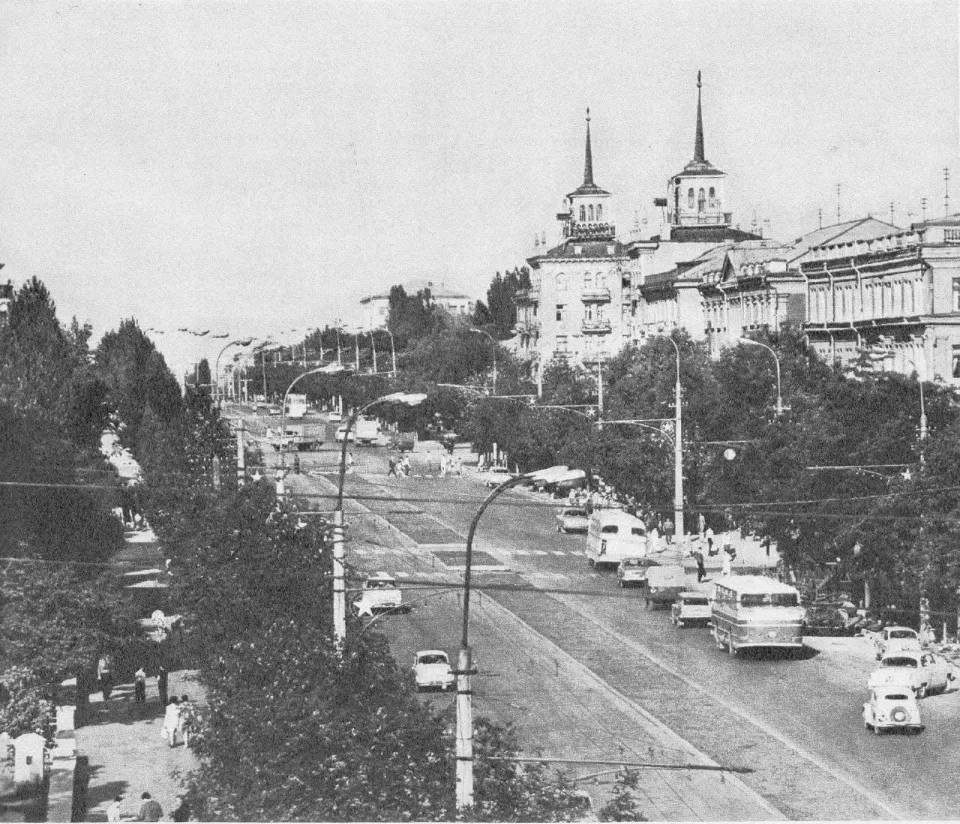 фото Луганська з радянського альбому 70-х