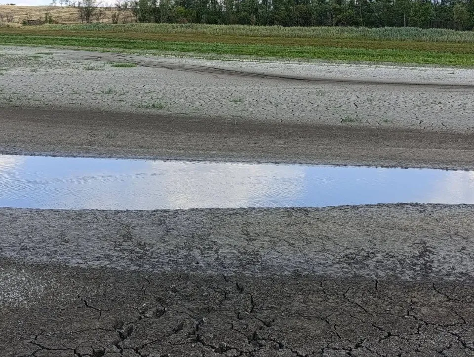Старокримське водосховище висохло