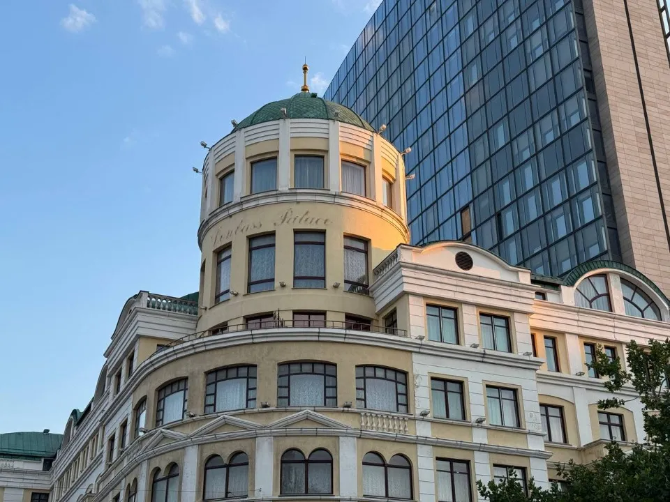 готель “Donbass Palace”